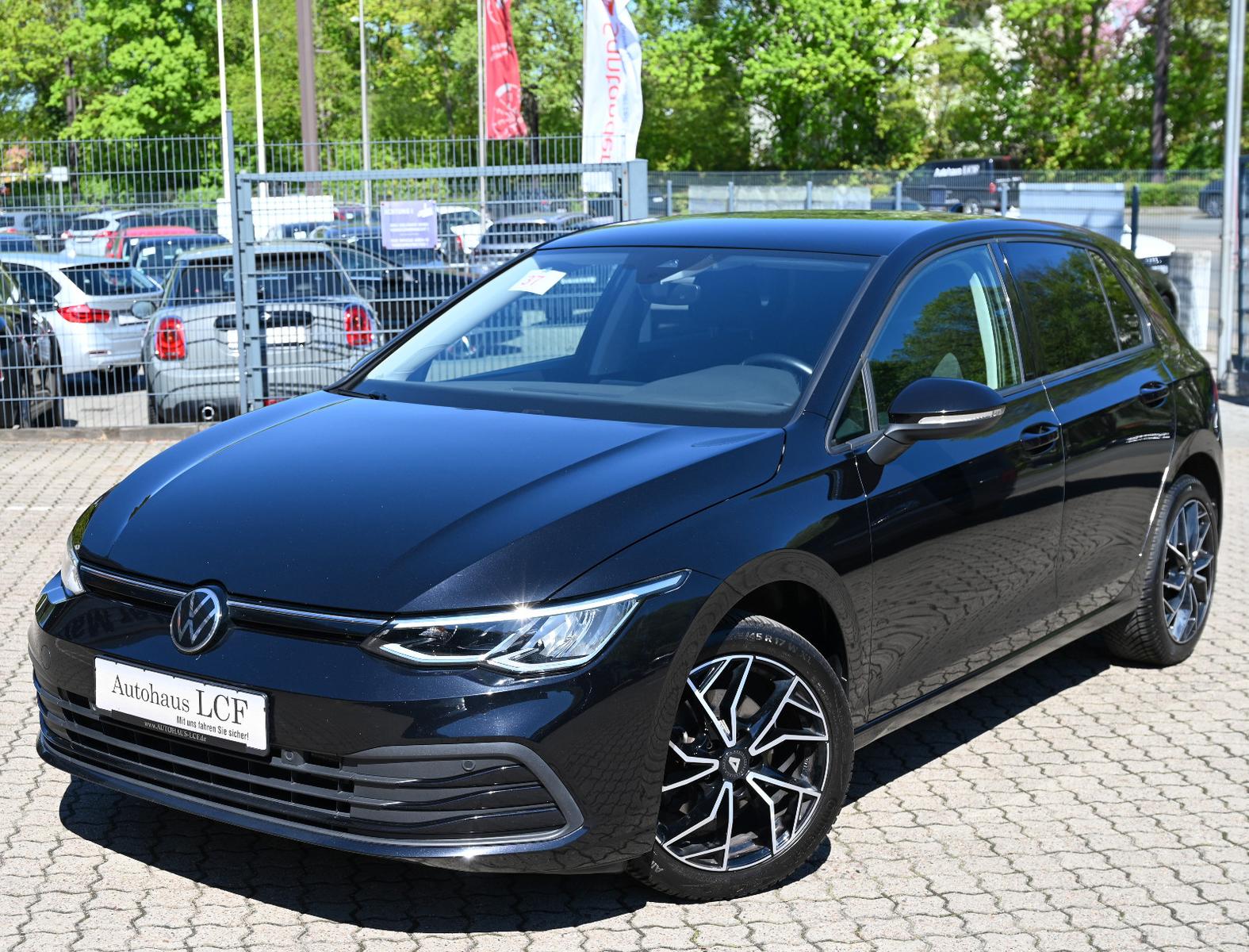 Volkswagen Golf VIII 1.5 TSI Life LED Kamera Navi