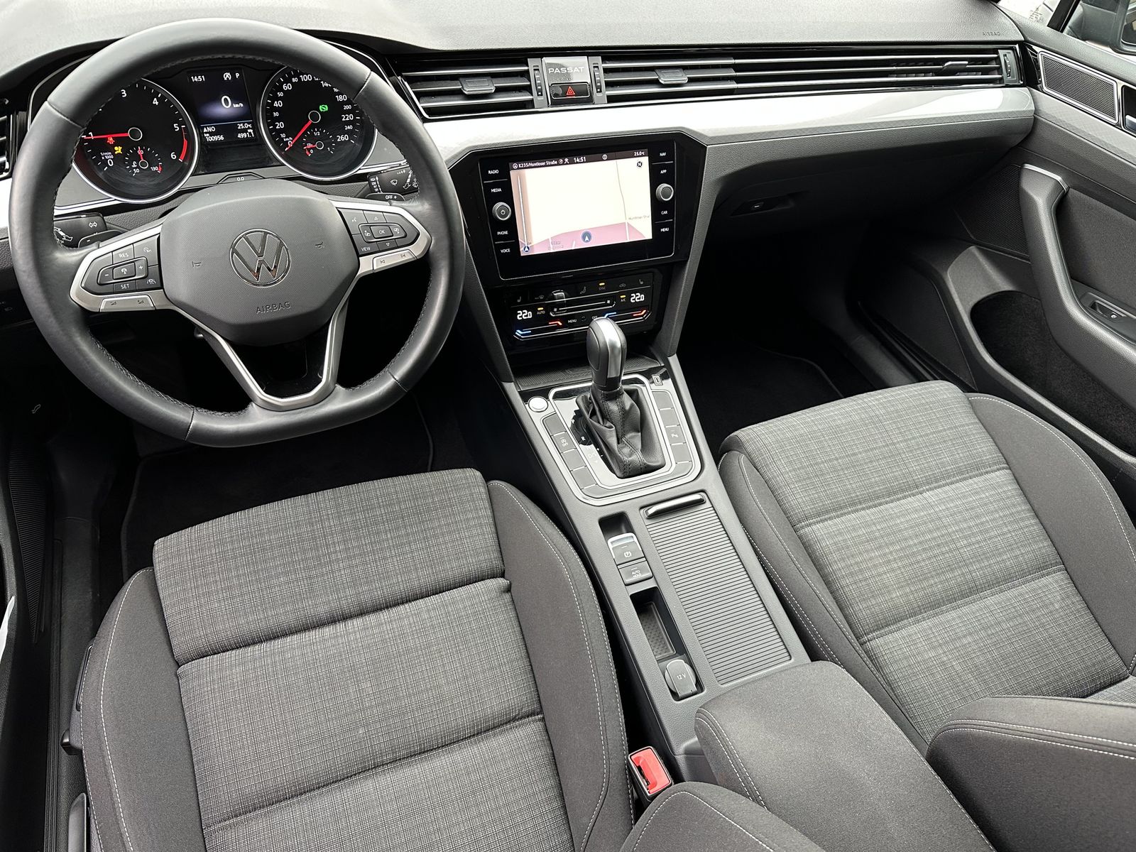 Fahrzeugabbildung Volkswagen Passat Variant 2.0 TDI DSG Business NAV+LED+KAM