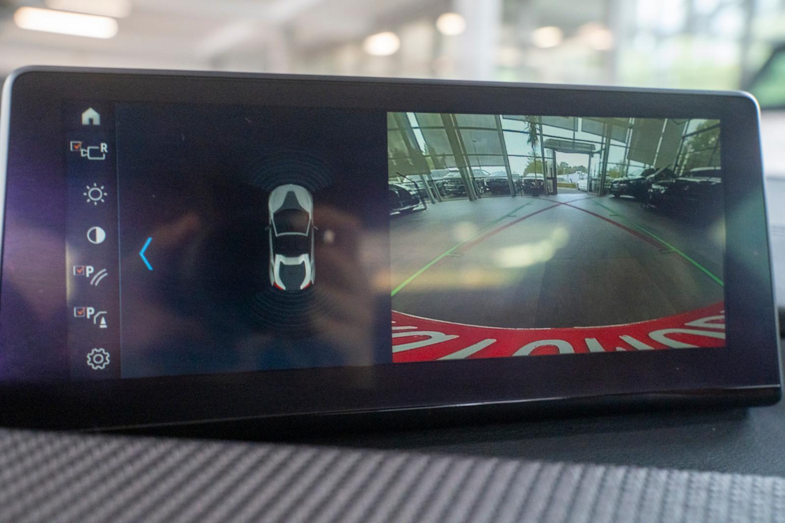 BMW i8 Roadster*HUD*H&K*LASER*CARBON