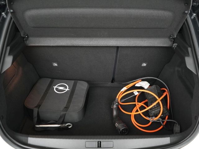 Corsa-e F GS-LINE 50kWH AT+LED LICHT+NAVI+RÜCKFA