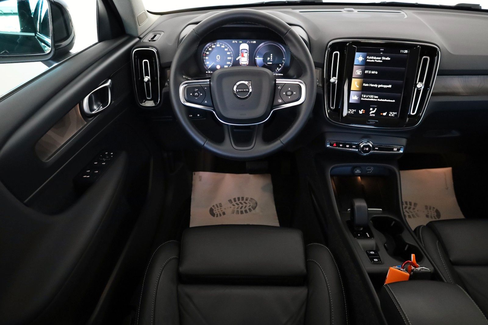 Fahrzeugabbildung Volvo XC40 Core Recharge,Leder,Navi,LED,SH,Kamera,AHK