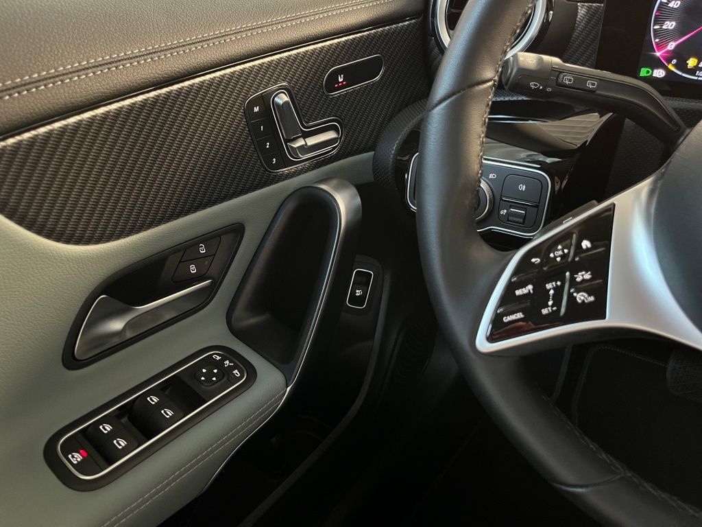 Fahrzeugabbildung Mercedes-Benz CLA 180 SB Progressive Navi LED Memory KAM DAB