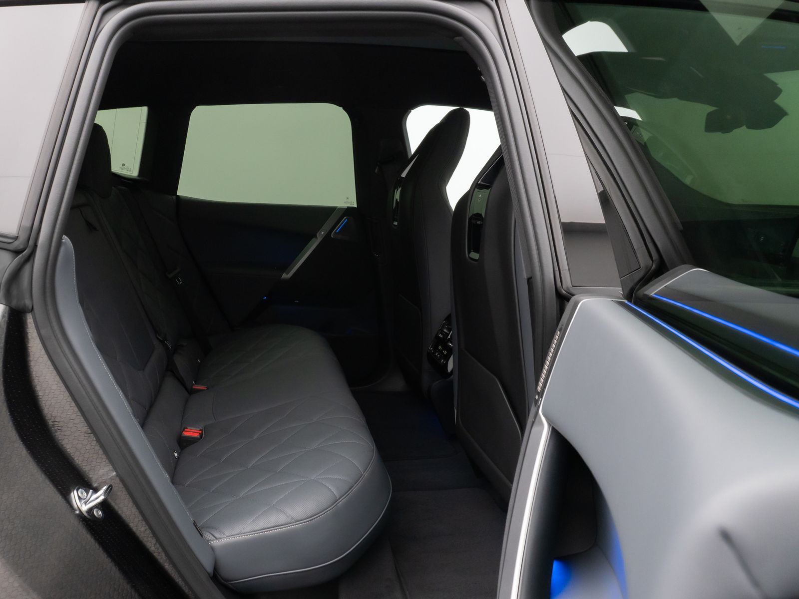 Fahrzeugabbildung BMW iX M60 Panorama 360°Laser B&W SoftCl Massage 22"