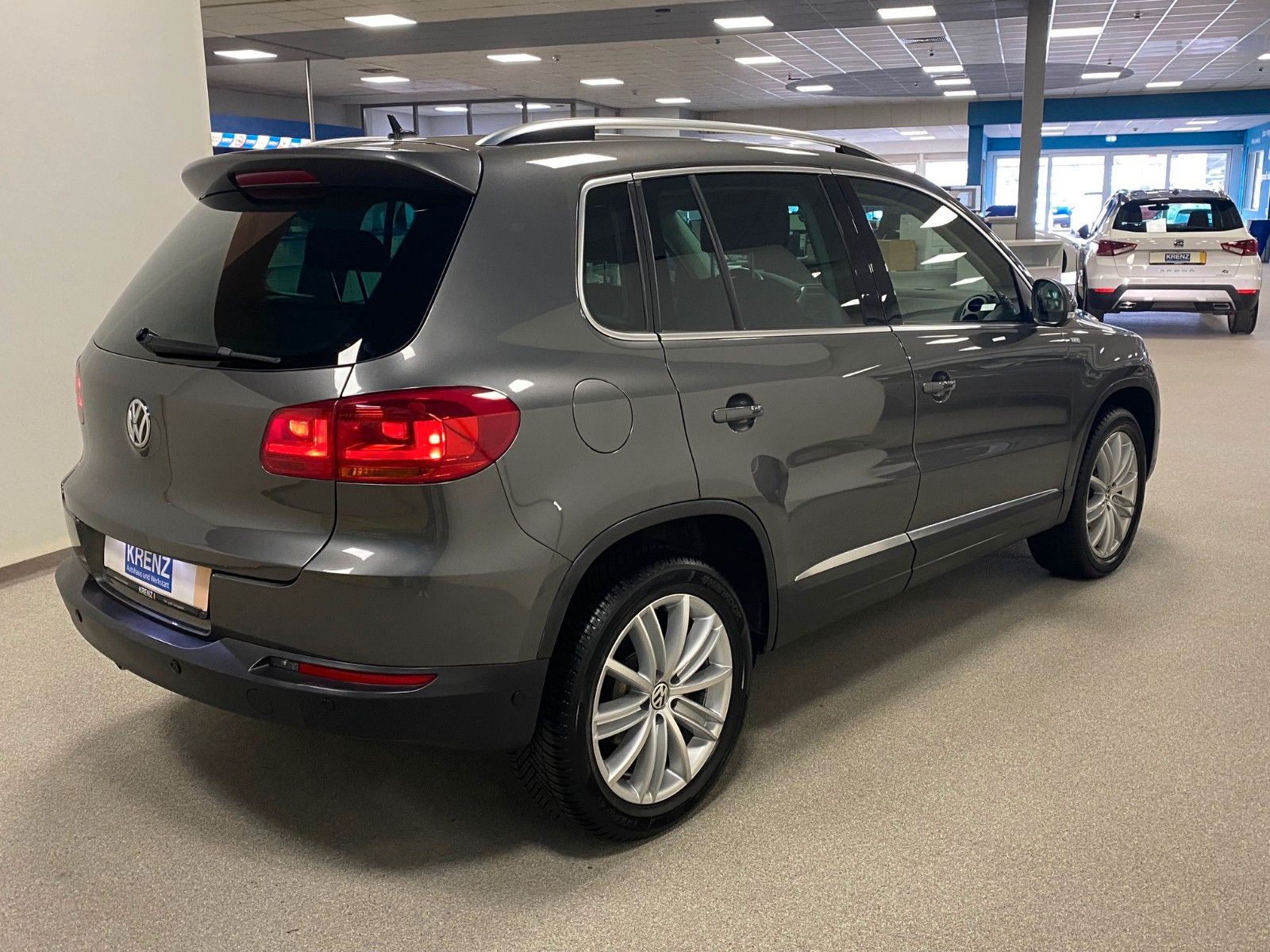 Fahrzeugabbildung Volkswagen Tiguan 2.0 TSI DSG 4MOTION LIFE+1.HAND+Bi-XENON+