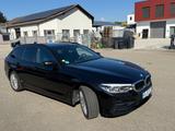 BMW 530 d Touring  xDrive Sport Line S Standh. AHK - BMW 530 Gebrauchtwagen in Freiburg