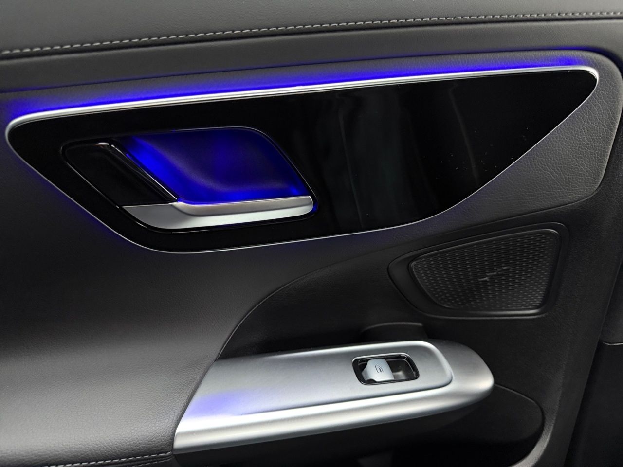 Fahrzeugabbildung Mercedes-Benz C 300 d T AMG+AHK+DISTRO+AMBIENTE+LED+CARPLAY+