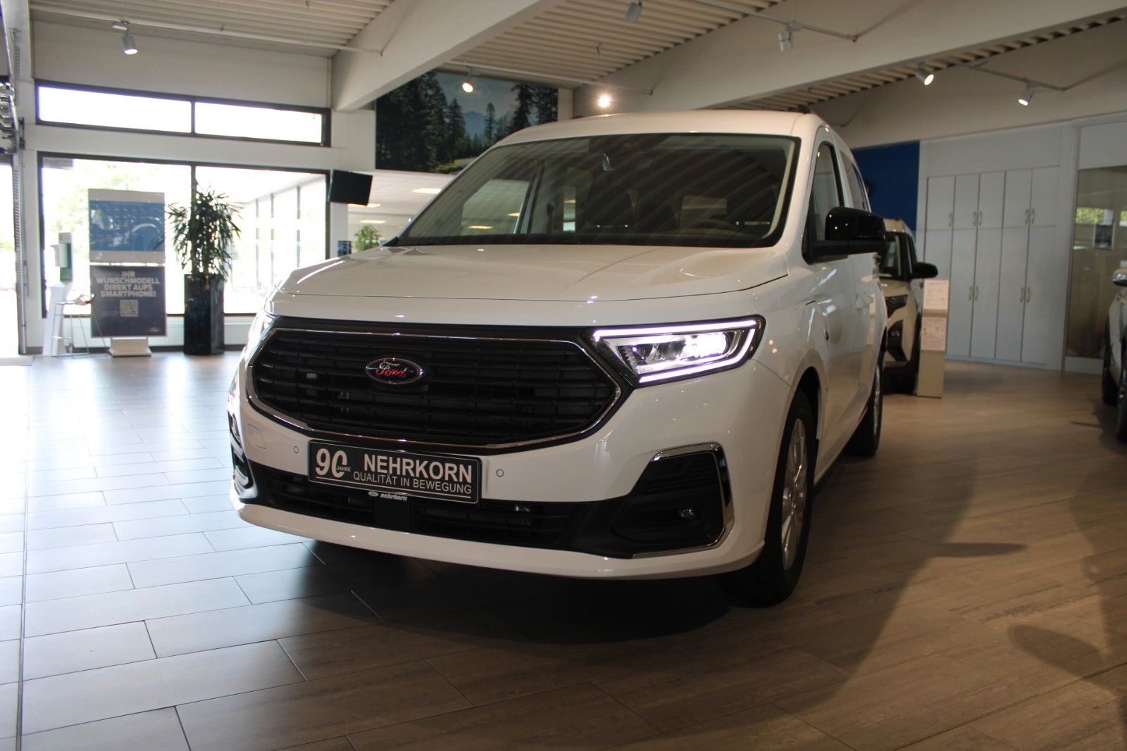Fahrzeugabbildung Ford Tourneo Connect PHEV Titanium LED AAC WinterP.