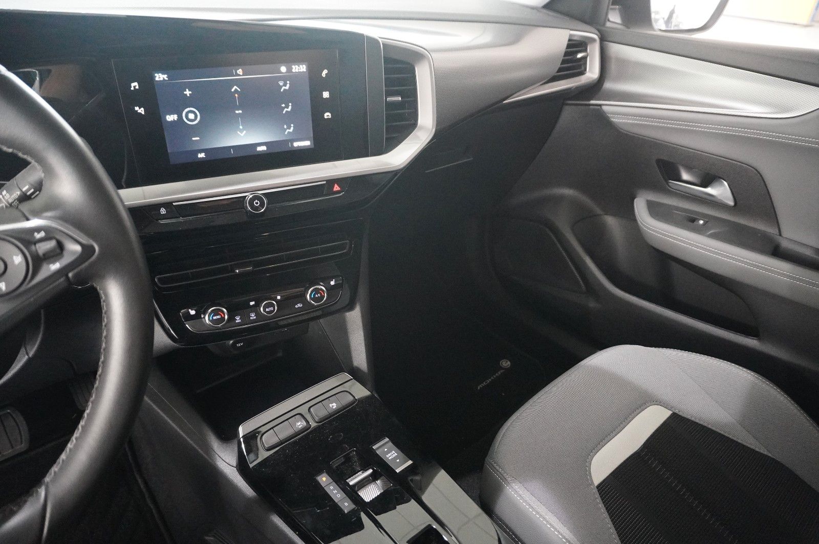 Fahrzeugabbildung Opel Mokka-e ELEGANCE 3-PHASIG NAVI/LED/KAMERA/DAB+