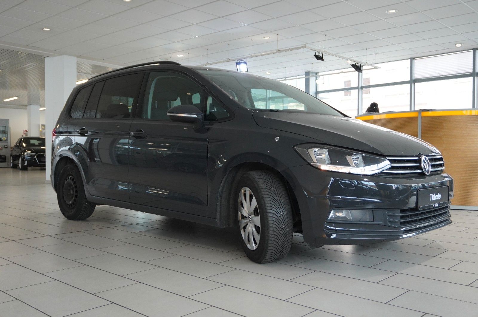 Fahrzeugabbildung Volkswagen Touran 1.6 TDI COMFORTLINE 7-SITZER ACC/SHZ/AHK