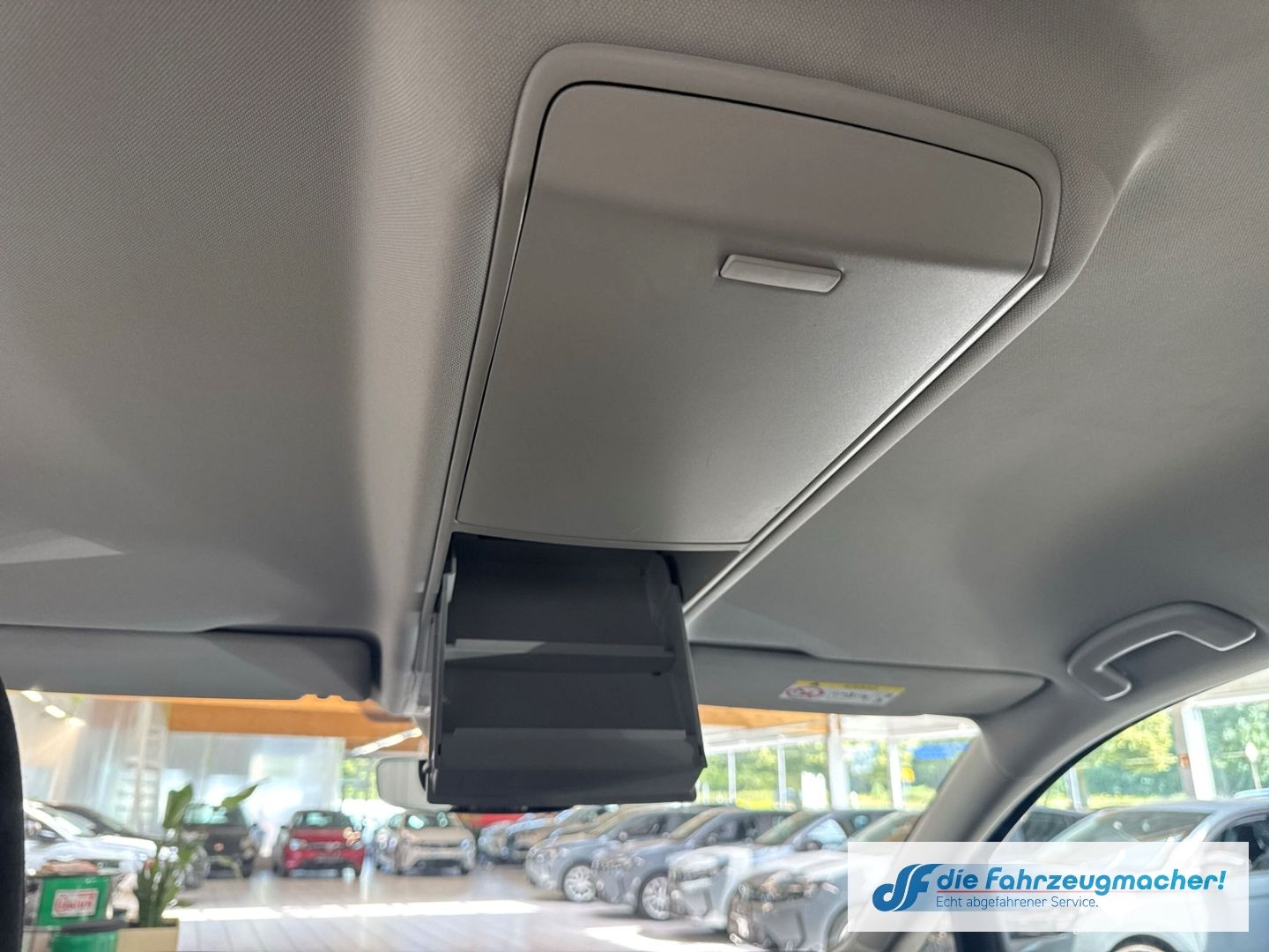Fahrzeugabbildung Volkswagen Touran Comfortline 7.Si. AHK-klap.150PS Navi Dig