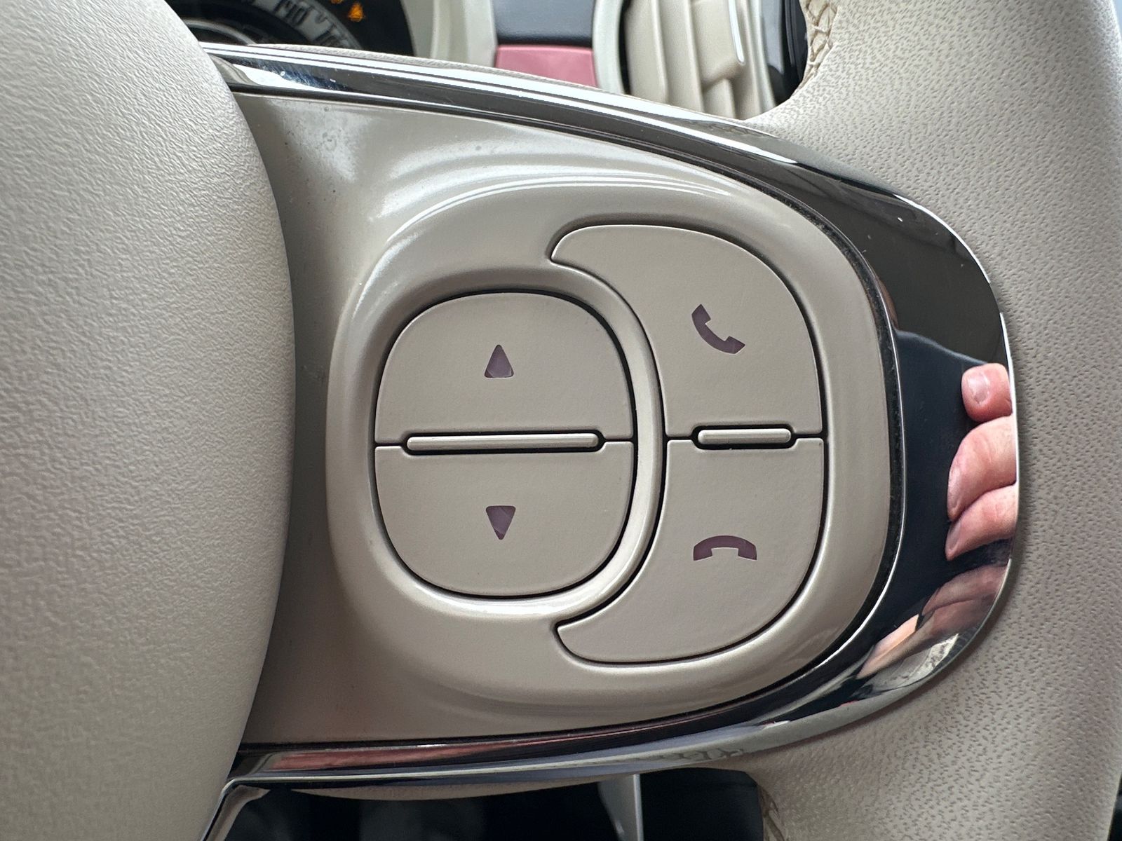 Fahrzeugabbildung Fiat 500C 1.0 GSE Mild-Hybrid Dolcevita CARPLAY