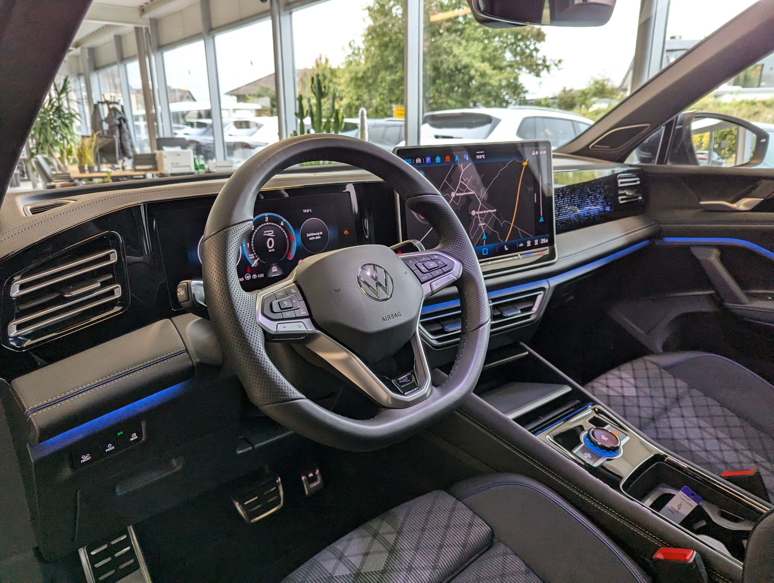 VW Tiguan 2.0TDI R-Line 4M Pano Black AHK Matrix 20 - Image 22