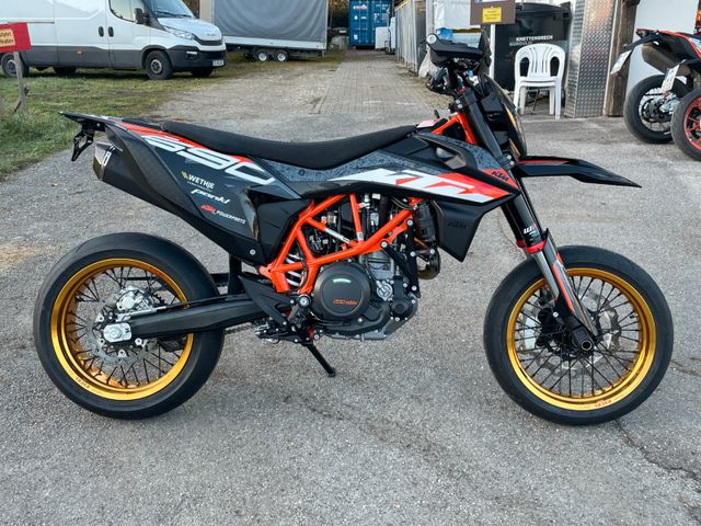 KTM 690 SMC black gold