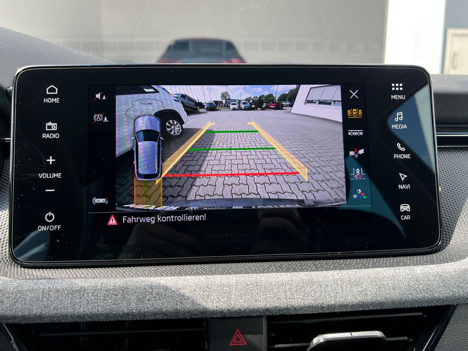 Fahrzeugabbildung SKODA Kamiq Selection Tour 1.0 TSI DSG *AHK, LED, Navi