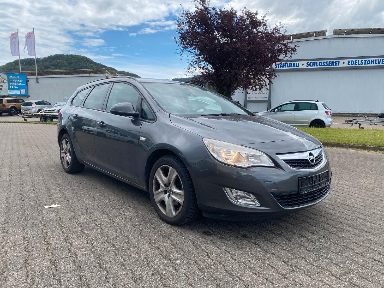 Opel Astra J Sports Tourer Design Edition