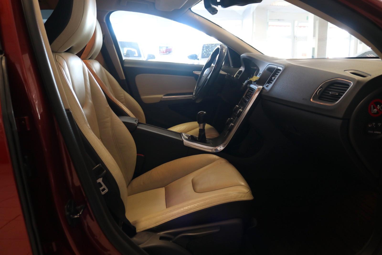 Volvo V60 2011 — photo 30