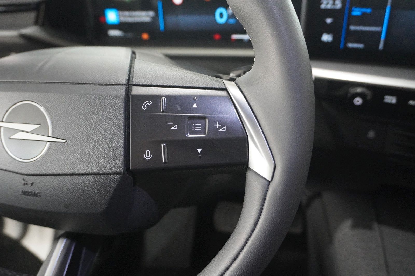 Fahrzeugabbildung Opel Grandland 1.2 48V HYBRID EDIT. NAVI/LED/KAMERA