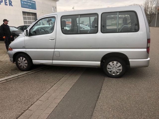 Toyota Hiace 8 Sitze Fest preis