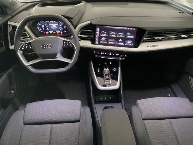 Q4 e-tron AHK+NAVI+HUD+ACC+KAMERA+SHZ