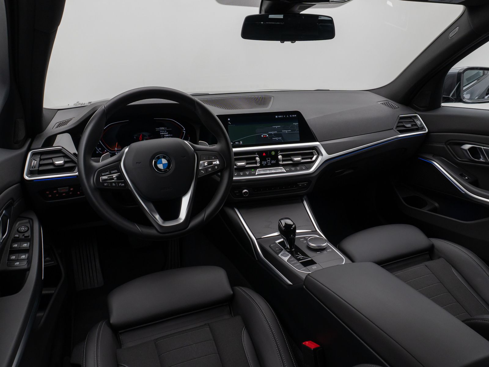 Fahrzeugabbildung BMW 330i xD SportLine DAB HiFi PDC Alarm LED M Sport