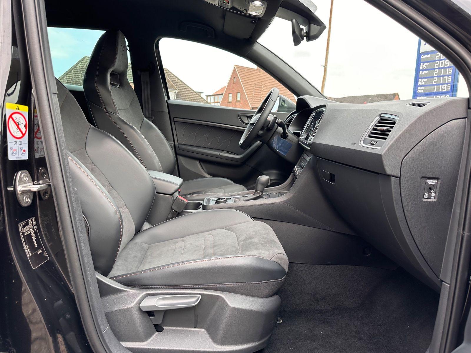 Fahrzeugabbildung CUPRA Ateca 1.5 TSI DSG ACC/Navi/SHZG/eHeck/LED/Travel
