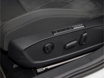Volkswagen Golf VIII Style eTSI 1.5 e-hybrid Navi Kamera