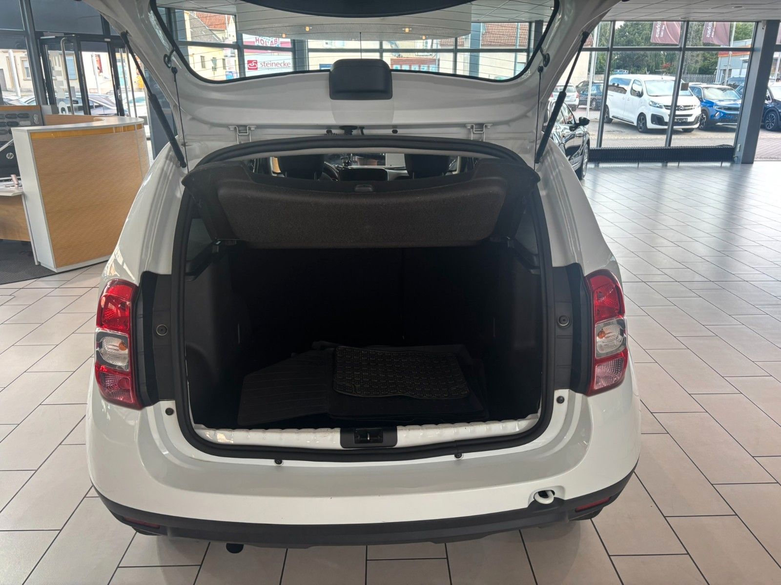 Fahrzeugabbildung Dacia Duster 1.2 92KW 2WD NAVI/ALLWETTER/5-GANG