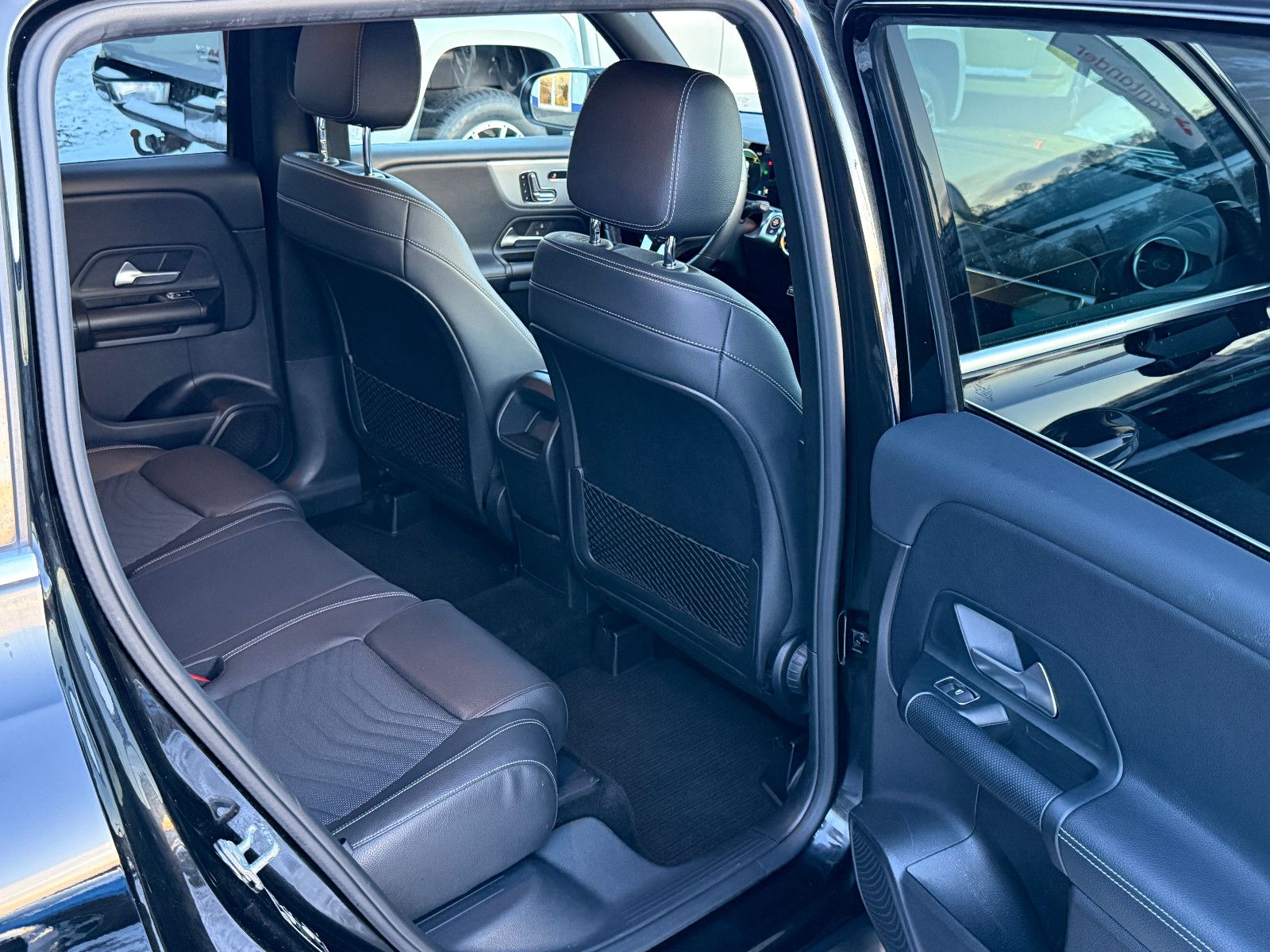 Fahrzeugabbildung Mercedes-Benz GLB 220d 4Matic Aut AHK DAB Navi Memory SHZ PDC