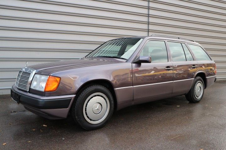 Mercedes-Benz 230