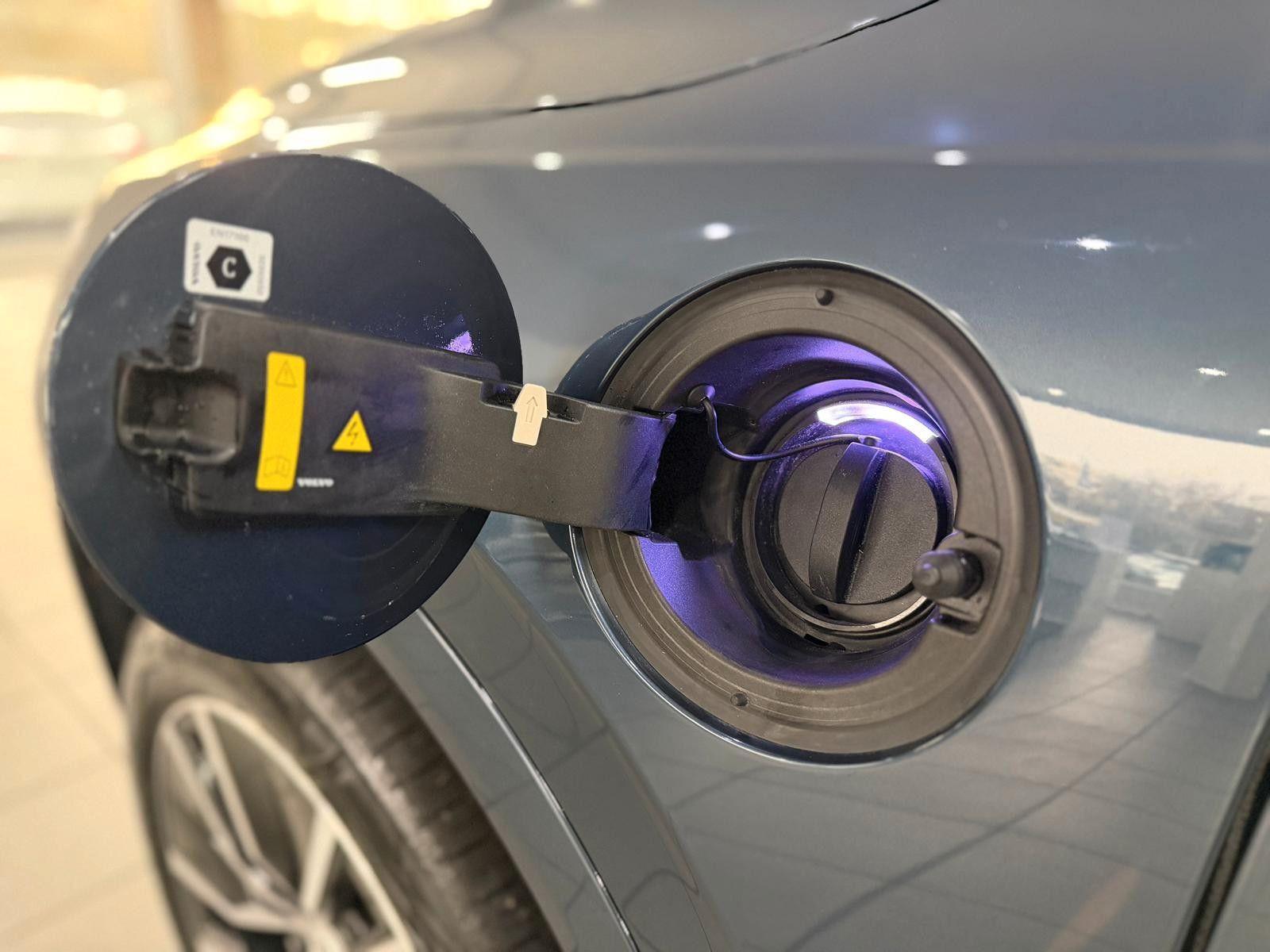 Volvo XC90 T8 Plug-In Hybrid AWD 1.Hand|7 Sitze|Leder