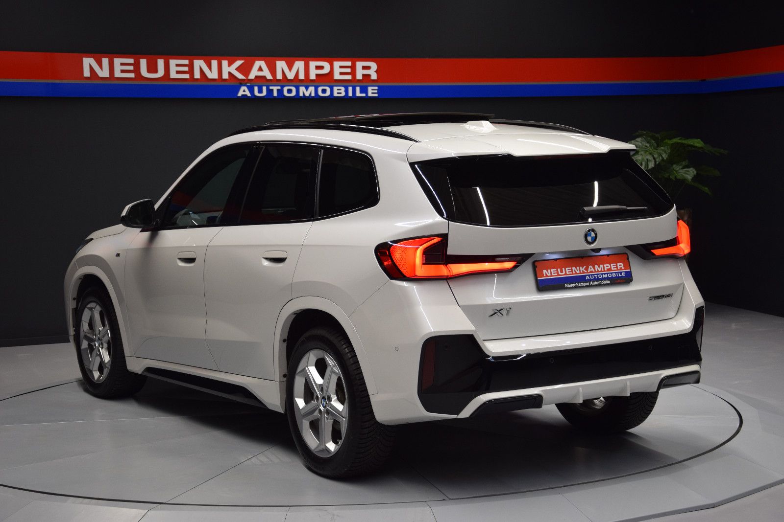 Fahrzeugabbildung BMW X1 18 i sDrive M Sport Pano H&k Memory ACC Leder