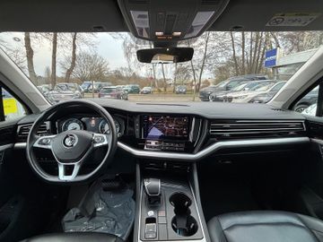 Volkswagen Touareg - 12