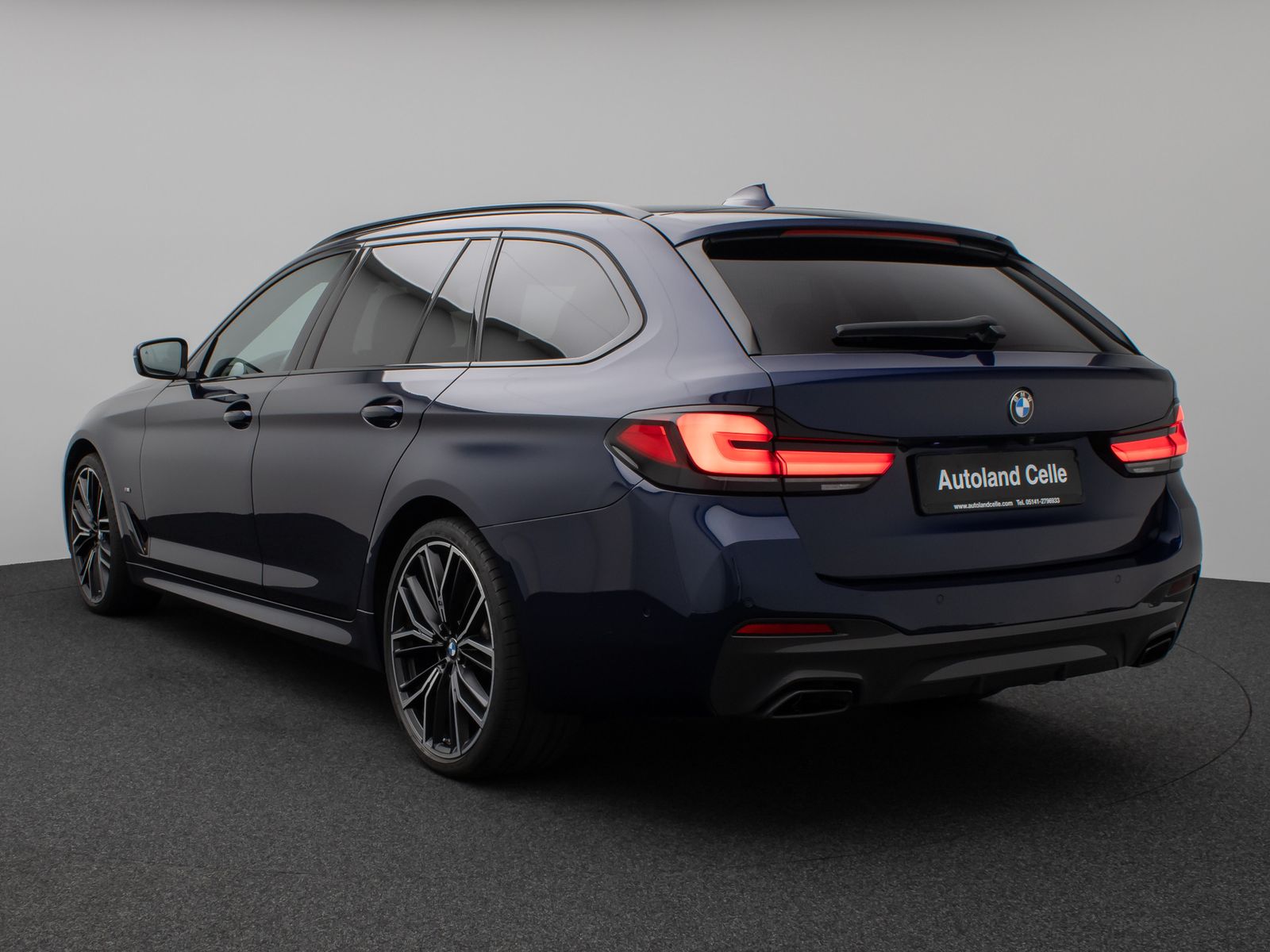 Fahrzeugabbildung BMW 540d xD M Sport Panoram Kamer HUD H/K TV Massage
