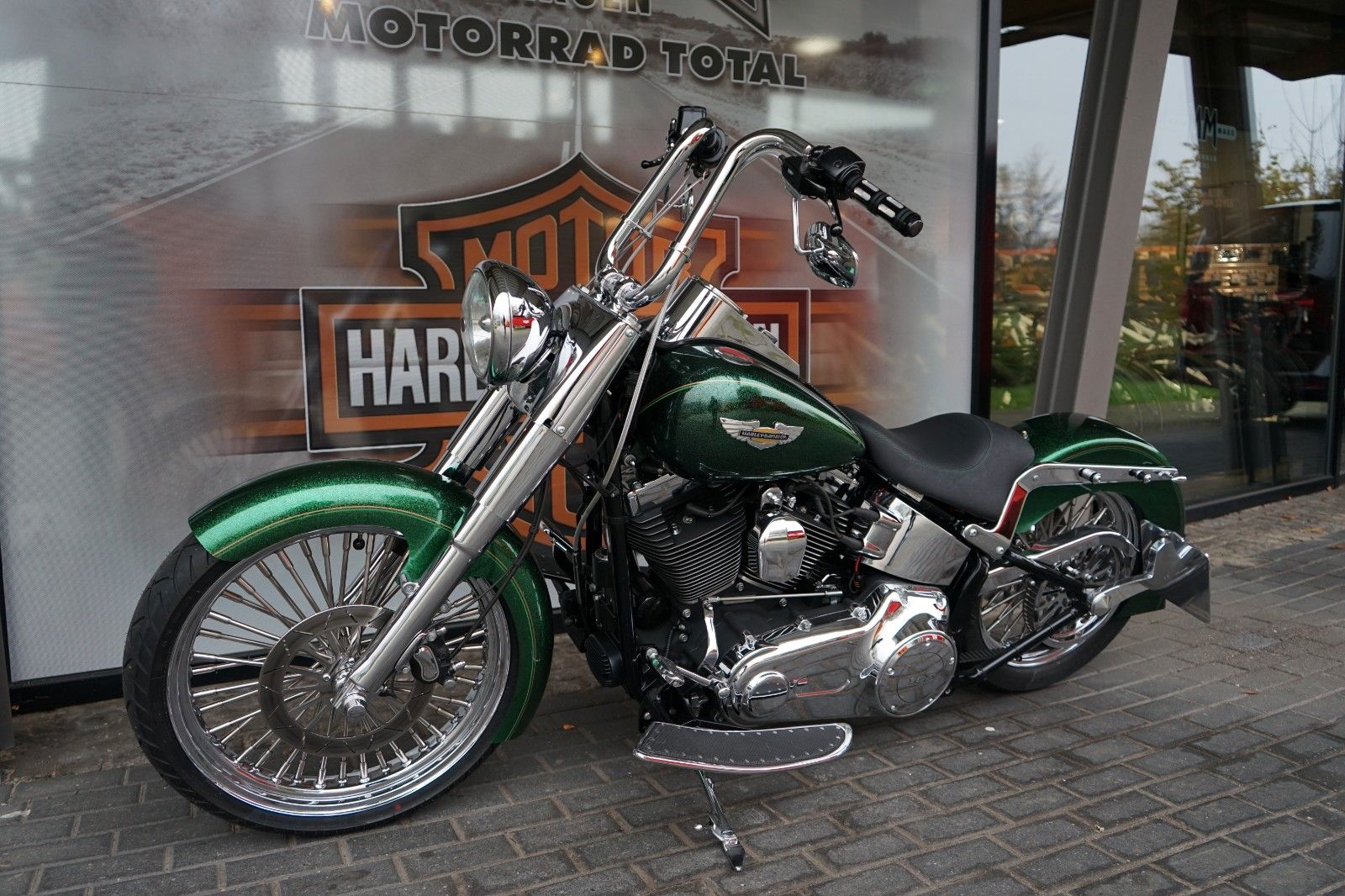 Fahrzeugabbildung Harley-Davidson Softail Deluxe im Chicano Style