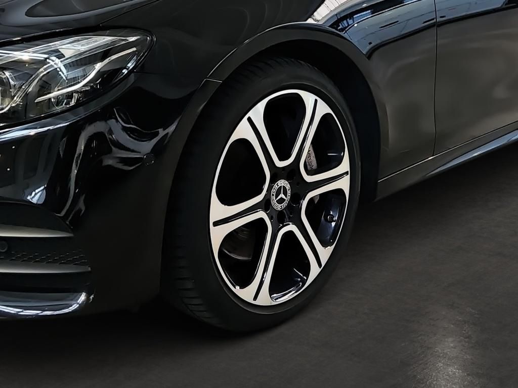 Fahrzeugabbildung Mercedes-Benz E 400 d T 4M AMG Pano Airmatic Massage Burmester