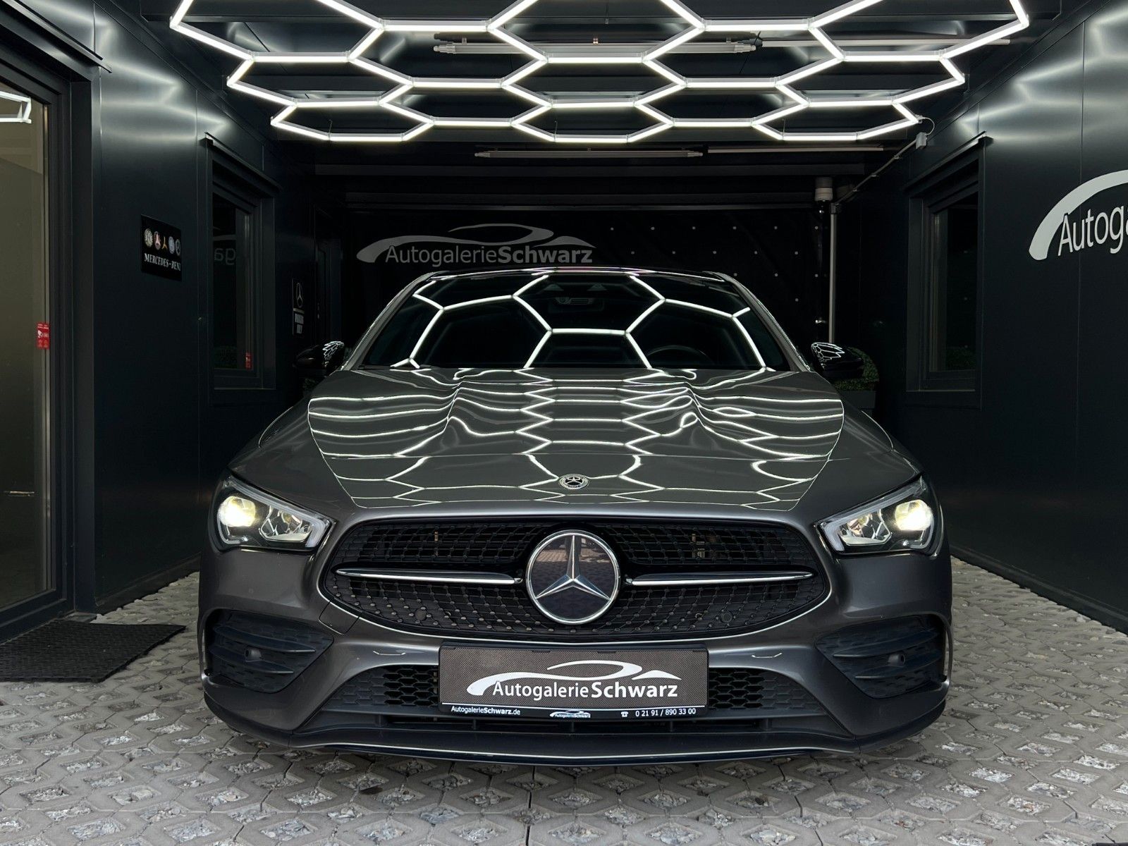 Mercedes-Benz CLA 250e Coupé 8G AMG NIGHT LED CPLY AMB 19 PANO foto 4