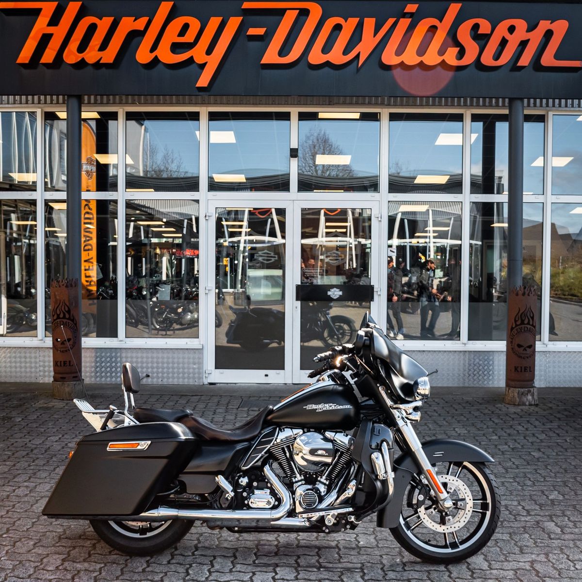 Fahrzeugabbildung Harley-Davidson Street Glide FLHX - JEKILL & HYDE -