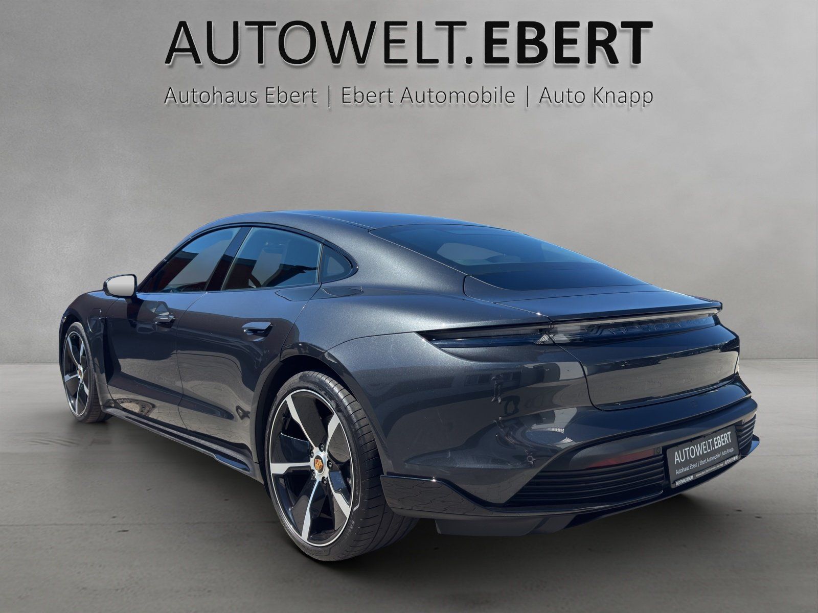 Fahrzeugabbildung Porsche Taycan Plus/SPORT-DESIGN/PASM/PANO/WÄRMEPUMPE/