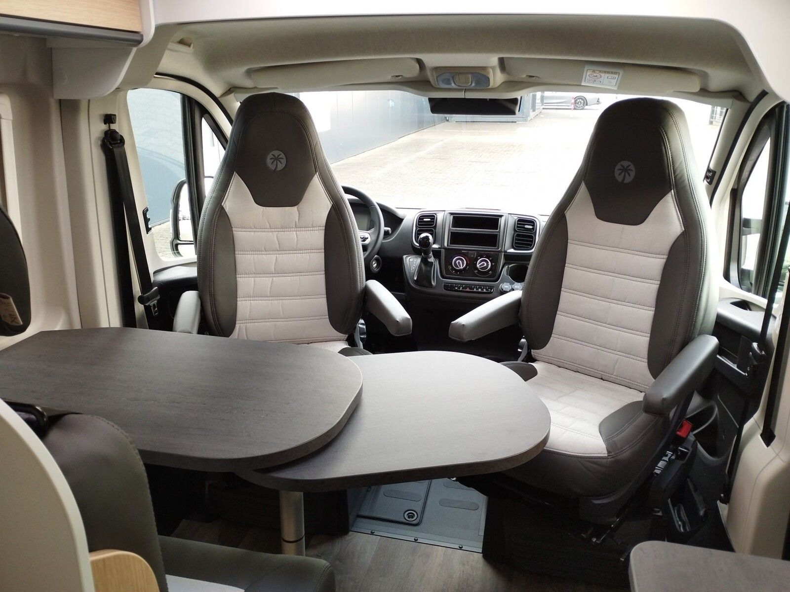 Fahrzeugabbildung Sunlight Adventure Cliff 600 Automatik, Dörr Edition, LTE