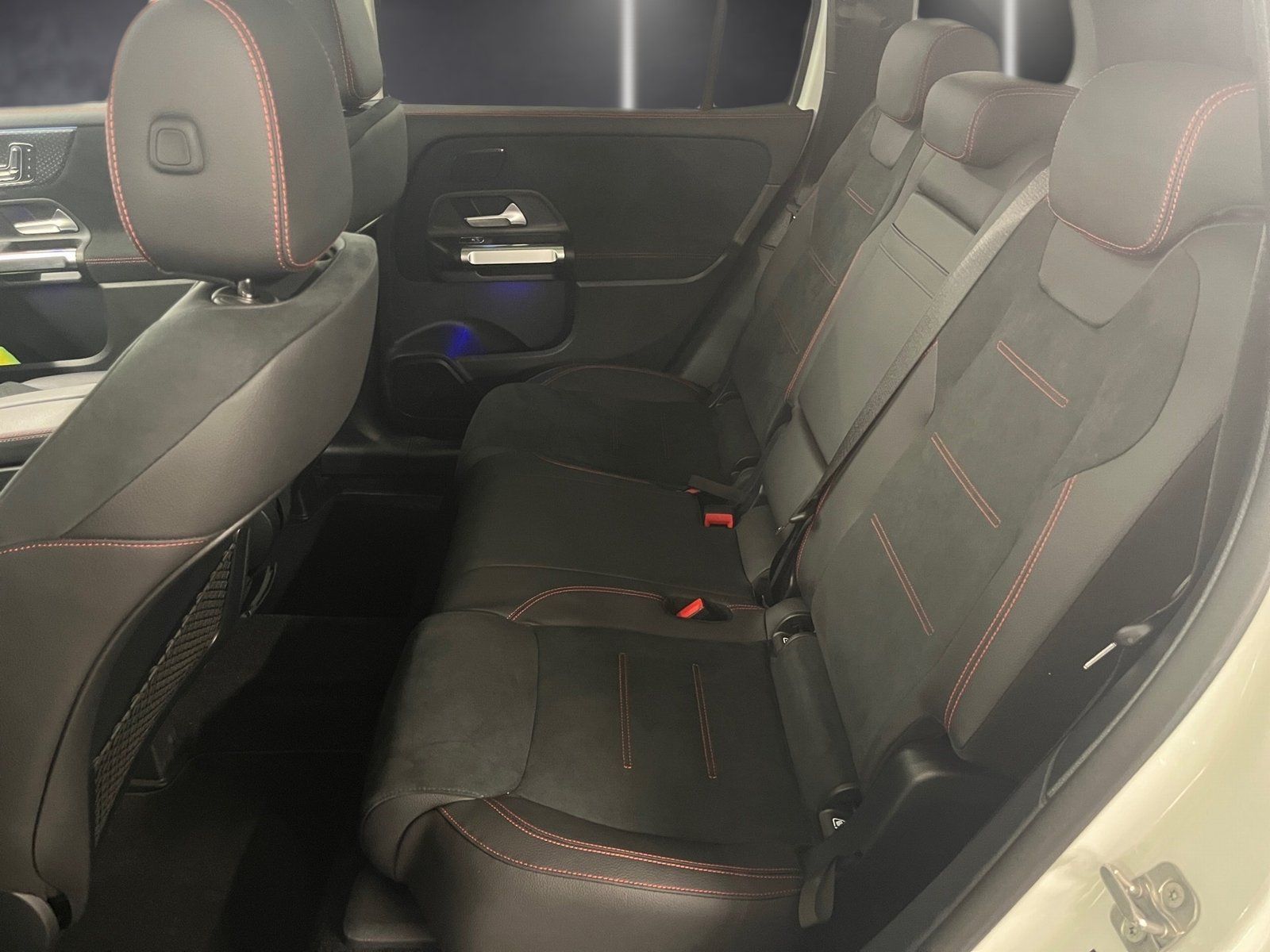 Fahrzeugabbildung Mercedes-Benz GLB 250 4M AMG Plus*Pano*HUD*360°*Multibeam*Memo