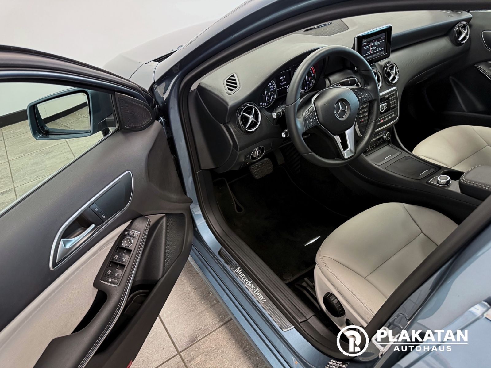 Fahrzeugabbildung Mercedes-Benz A 180 Style Bi-Xenon 1Hand MB-Service