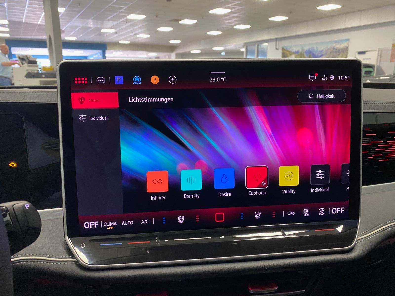 Fahrzeugabbildung Volkswagen Passat Variant 1.5 eTSI Elegance AHK+MATRIX+ACC+