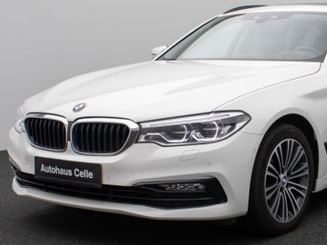 Fahrzeugabbildung BMW 520d SportLine Kamera Panorama HUD H/K AHK LED