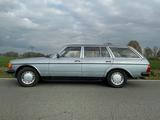 Mercedes-Benz S123 Mercedes W123 230T, Erstlack, ungeschweisst - Mercedes-Benz 230: 230e W123