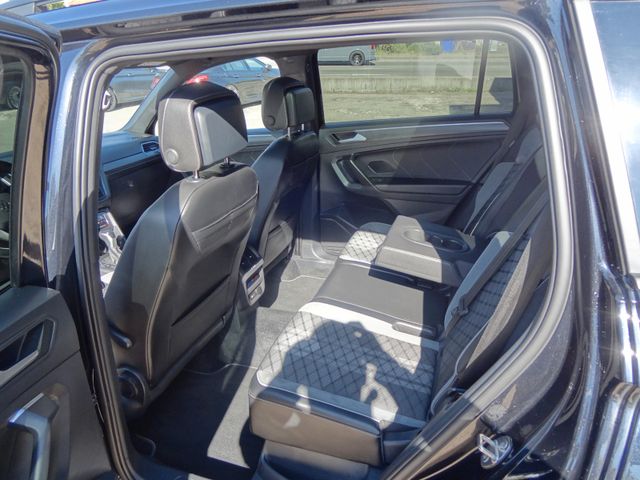 Fahrzeugabbildung Volkswagen Tiguan Allspace R-Line/4x4/HUD/Pano/Matrix/AHK/