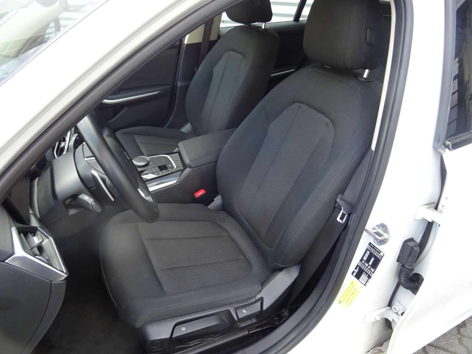 BMW 320i Lim. Facelift Widescreen LM Ambientes-Li foto 7