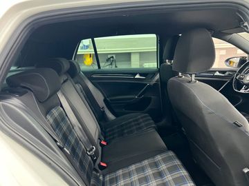Volkswagen Golf - 12