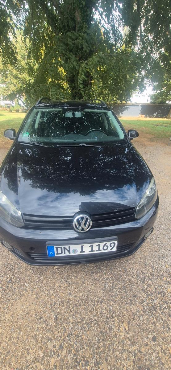 Volkswagen Golf 2010 — interior