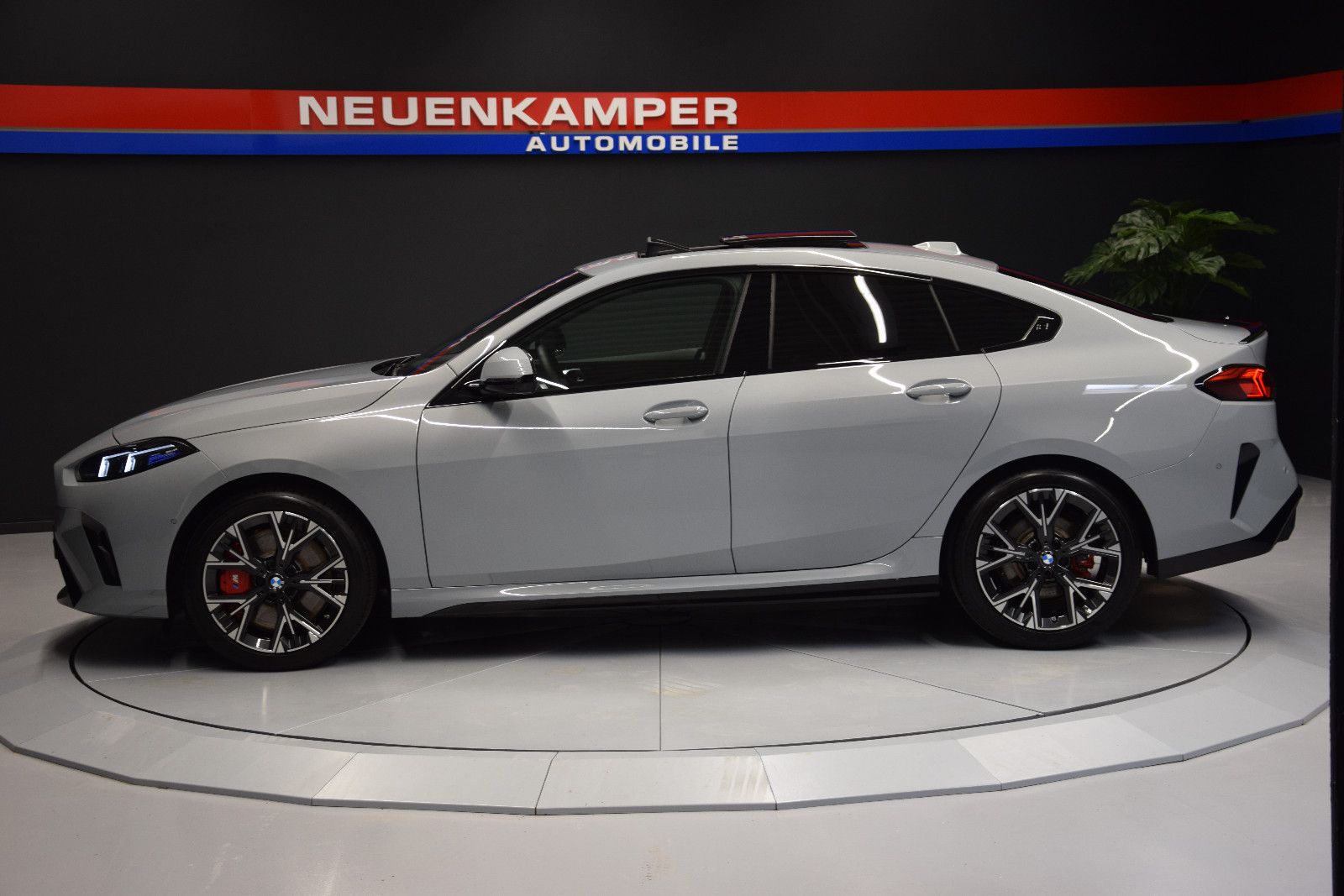 Fahrzeugabbildung BMW 220 i Gran Coupé M Sport Pano H&k Memory Schale