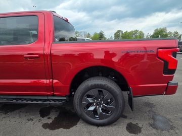 Ford F 150 Lightning Flash grosse Batterie im Vorlauf